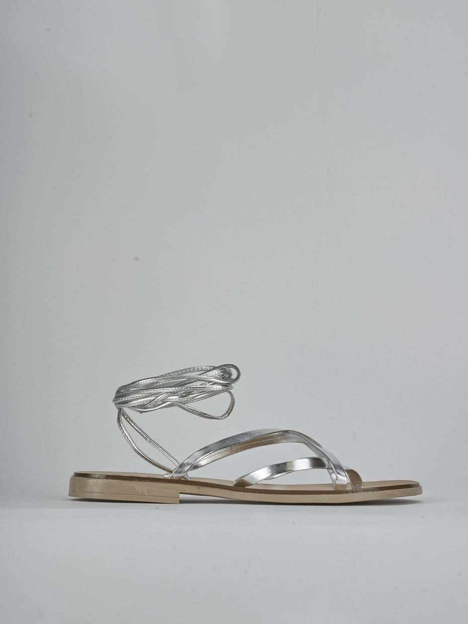 Sandalias de tacón bajo tacón 1 cm plata cuero