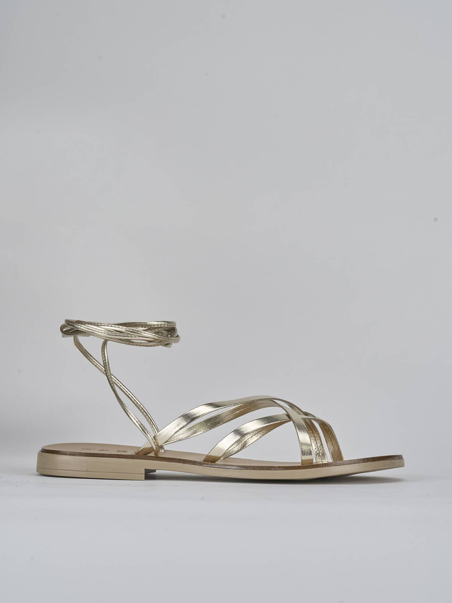 Sandalias de tacón bajo tacón 1 cm oro cuero