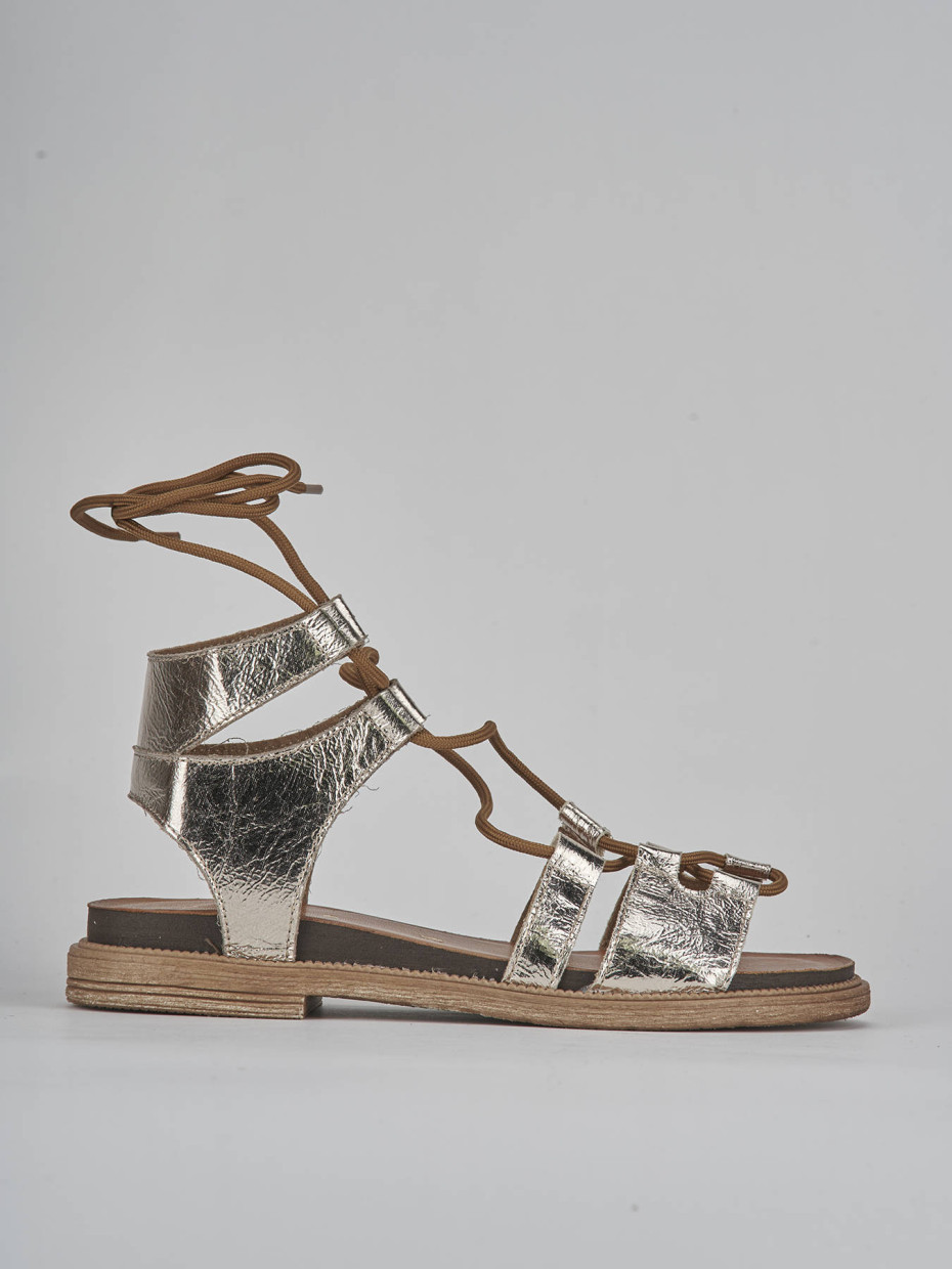 Sandalias de tacón bajo tacón 1 cm oro cuero