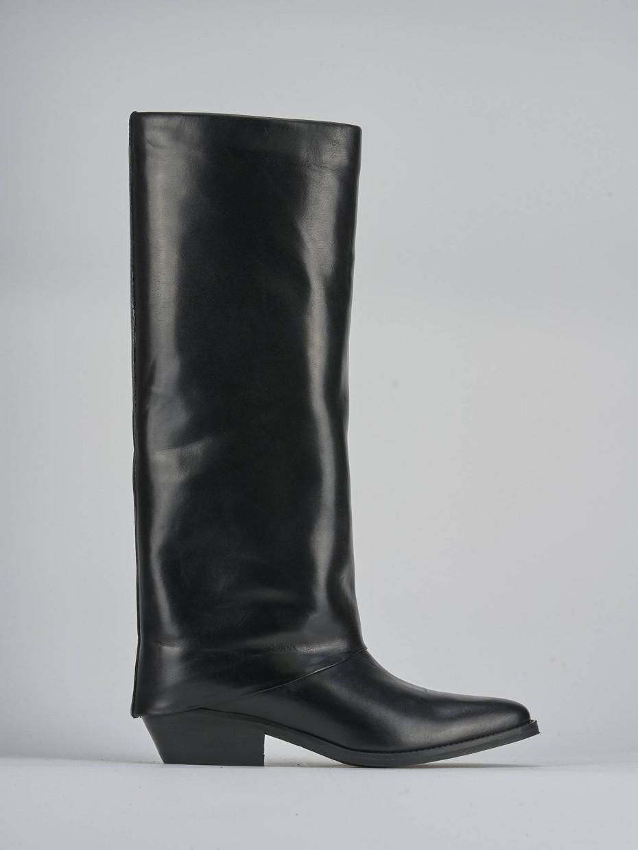 Low heel boots heel 3 cm black leather