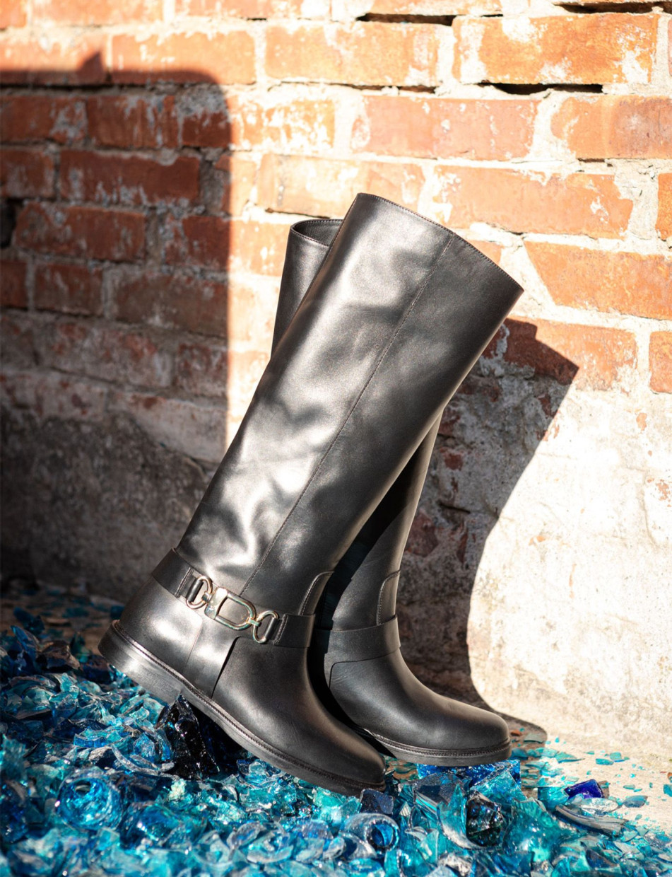 Botas de tacón bajo tacón 2 cm negro cuero