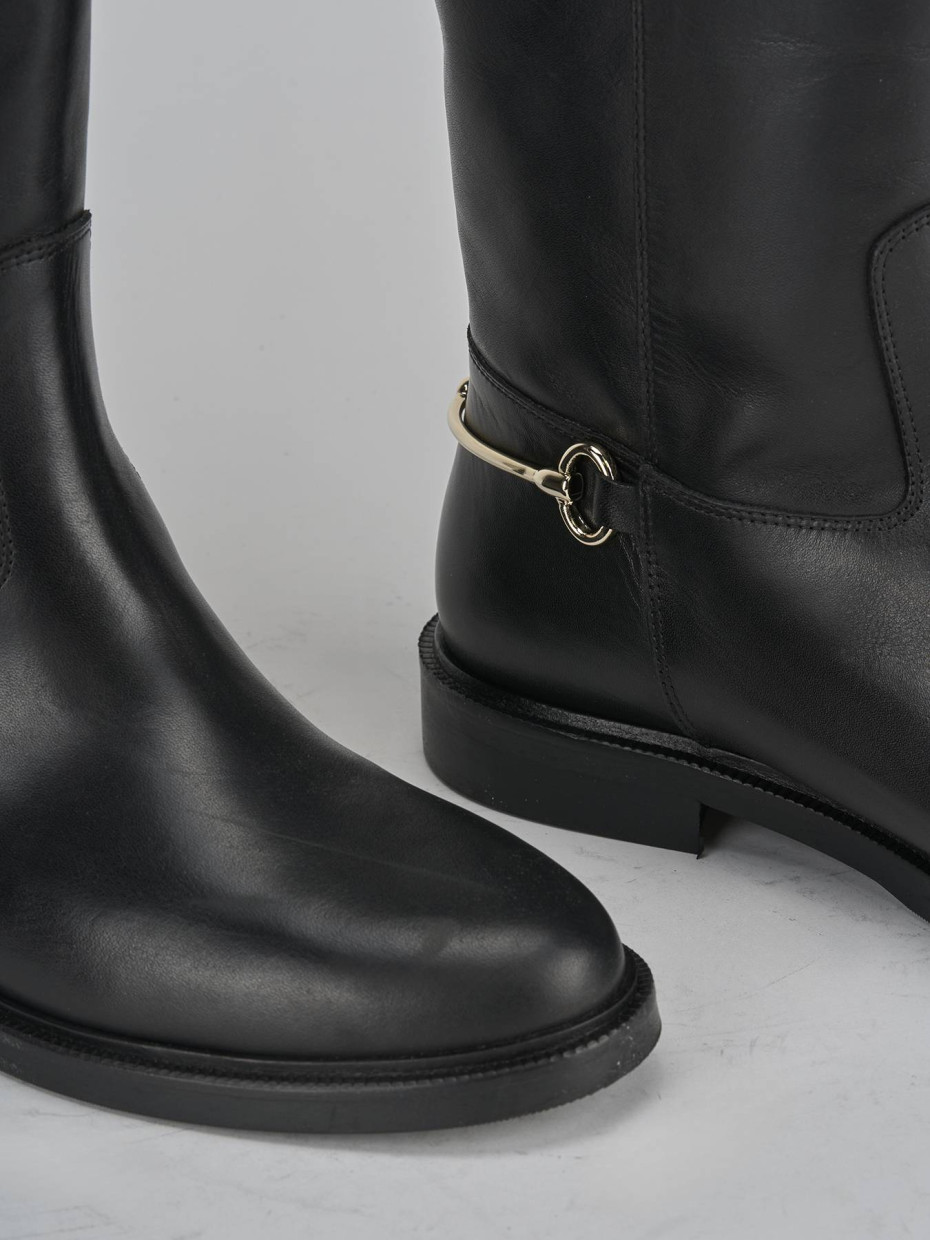 Botas de tacón bajo tacón 2 cm negro cuero