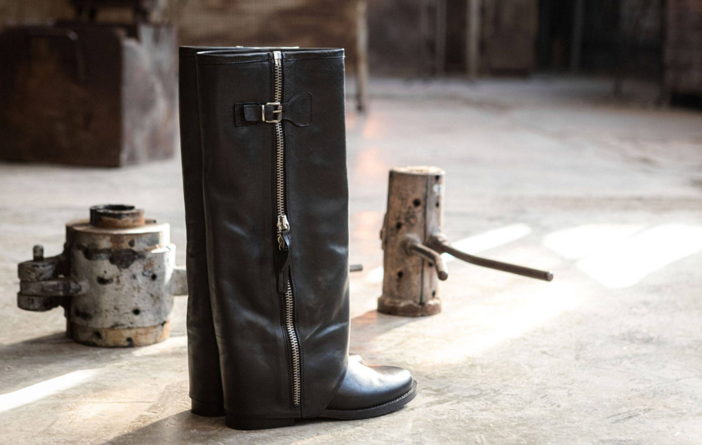 Low heel boots heel 2 cm black leather