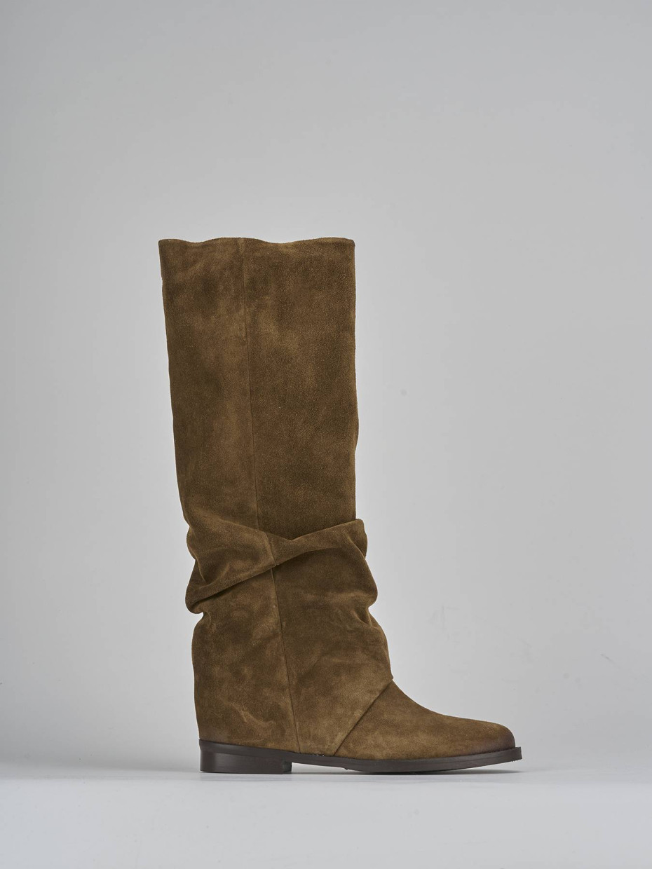 Botas de tacón bajo tacón 2 cm marrón ante