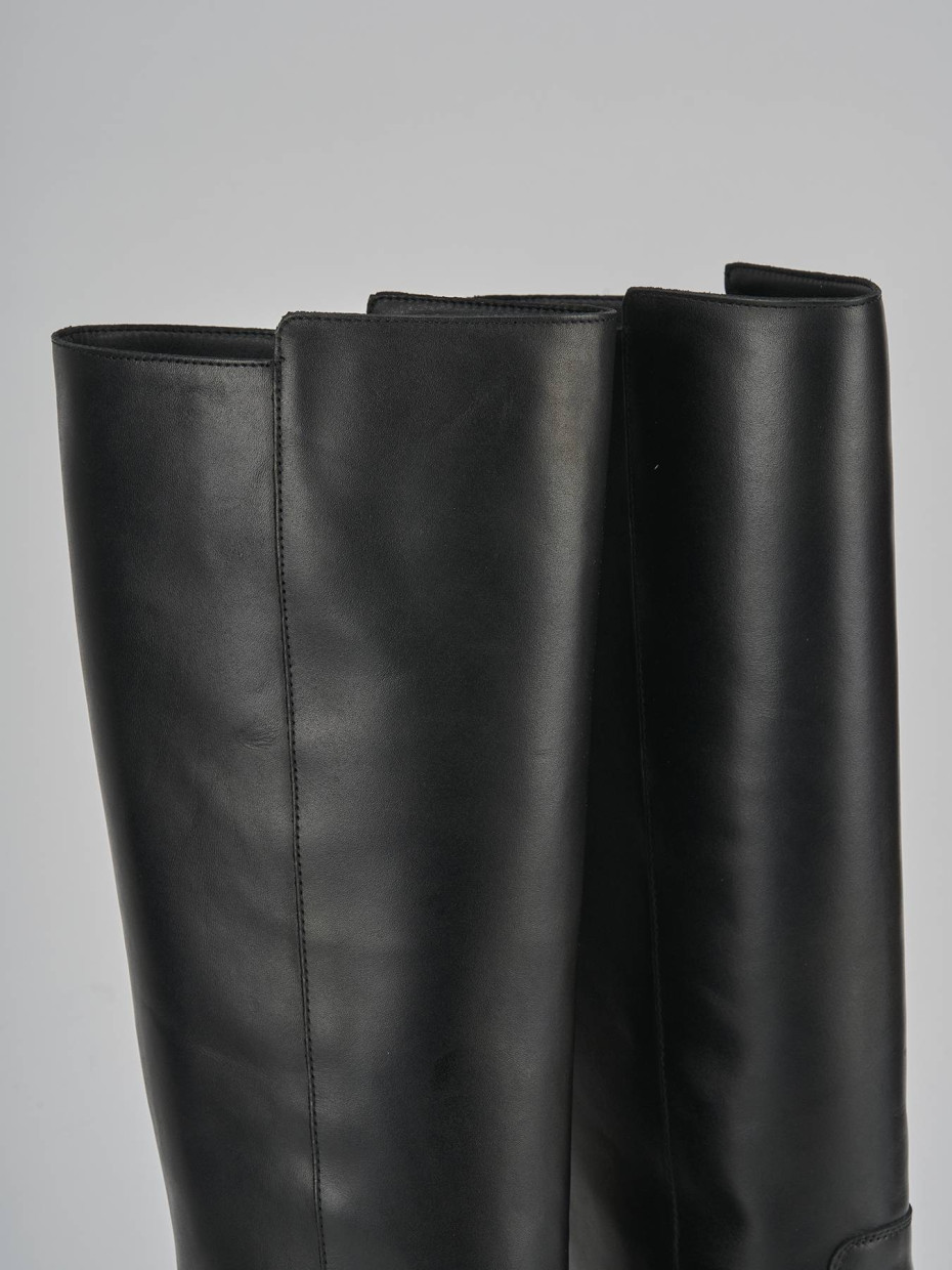 Low heel boots heel 2 cm black leather