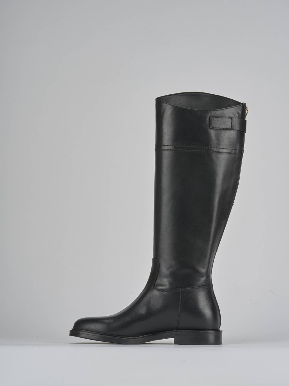 Low heel boots heel 2 cm black leather