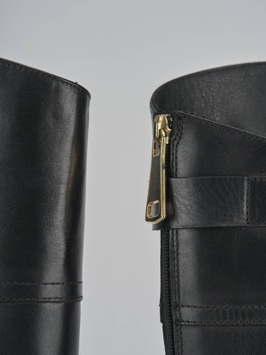 Low heel boots heel 2 cm black leather