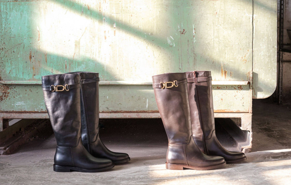 Low heel boots heel 2 cm black leather