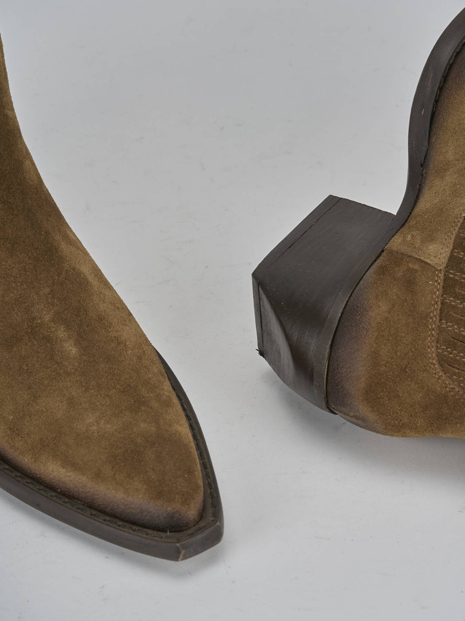 Low heel ankle boots heel 3 cm brown suede