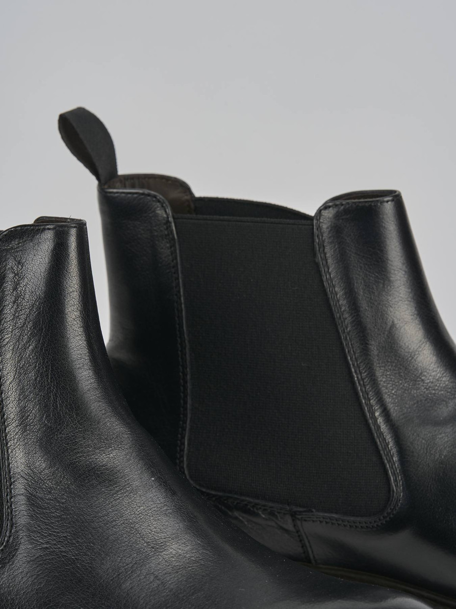 Botines negro cuero