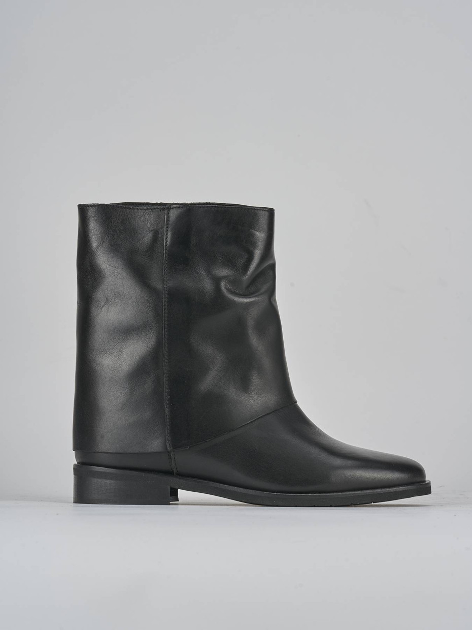 Low heel ankle boots heel 2 cm black leather