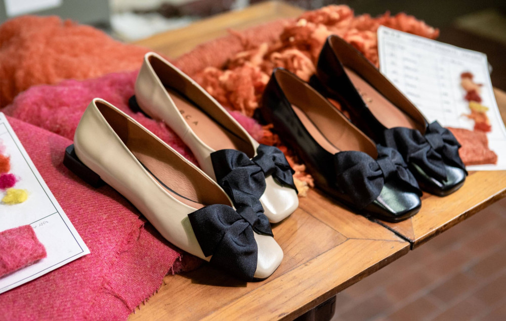 Flat shoes heel 1 cm black leather