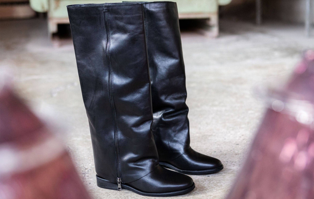 Botas de tacón bajo tacón 2 cm negro cuero