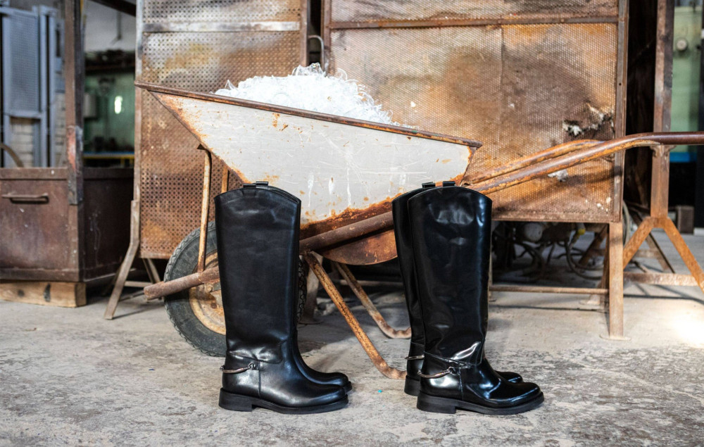 Low heel boots heel 2 cm black leather