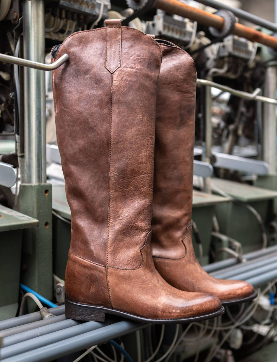 Botas de tacón bajo tacón 2 cm marrón cuero