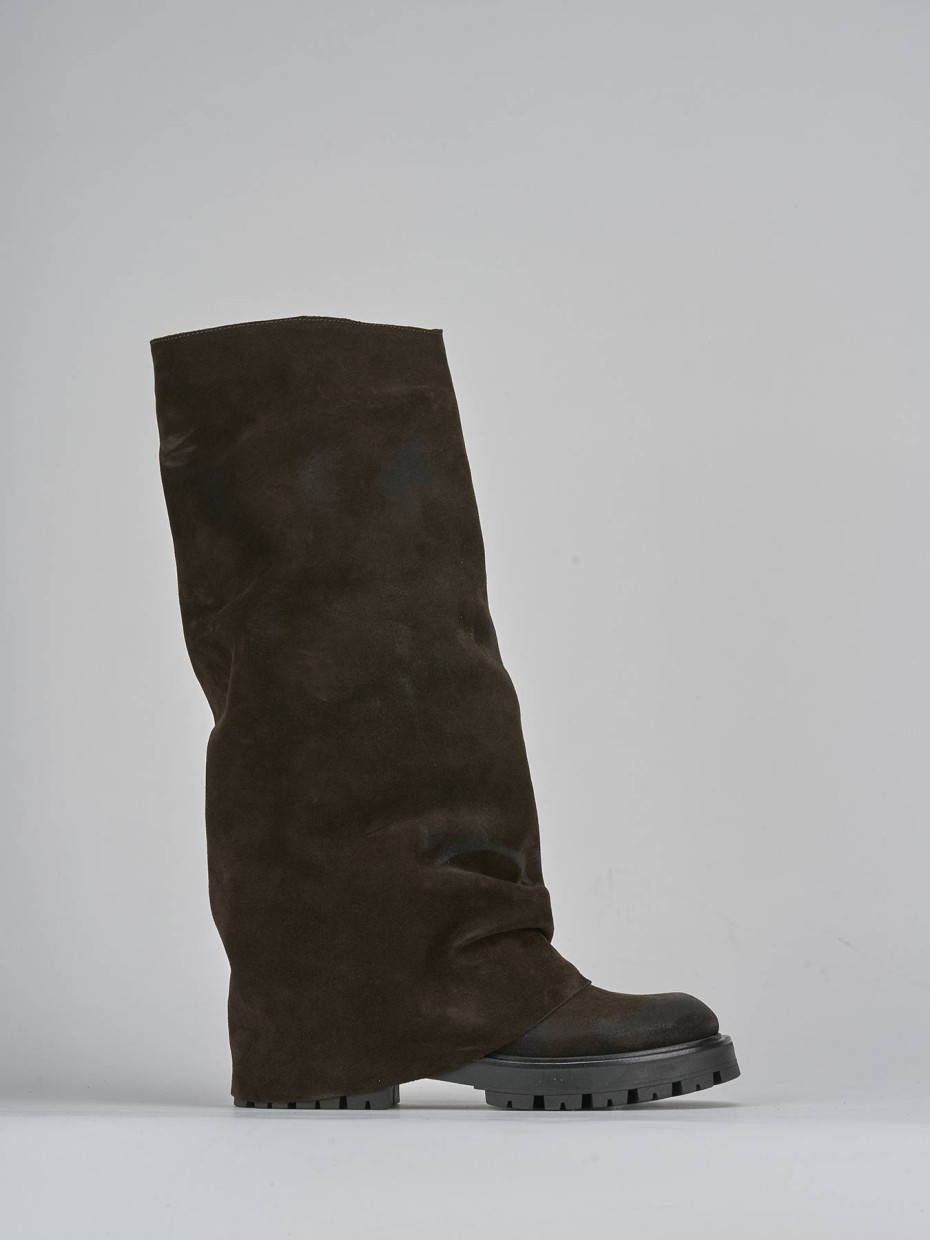 Botas de tacón bajo tacón 2 cm marrón oscuro ante