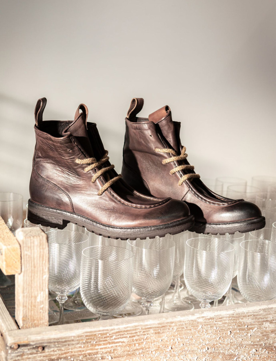 Botas militares marrón oscuro cuero