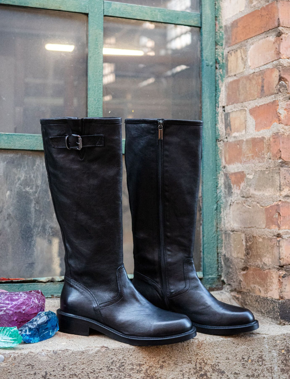 Low heel boots heel 2 cm black leather