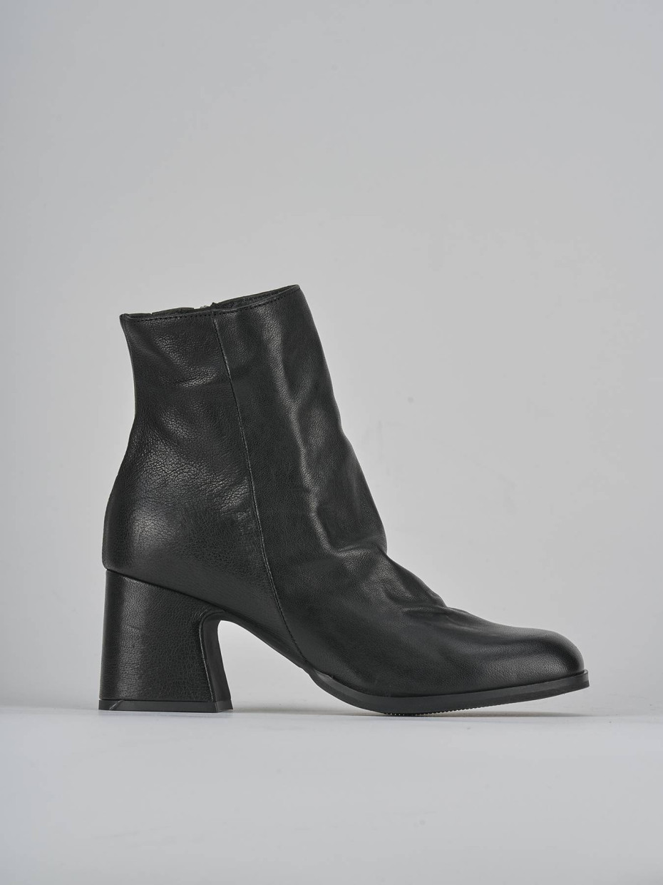 High heel ankle boots heel 7 cm black leather