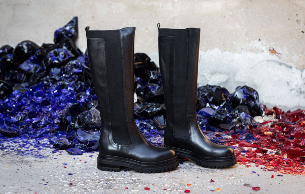 Low heel boots heel 3 cm black leather