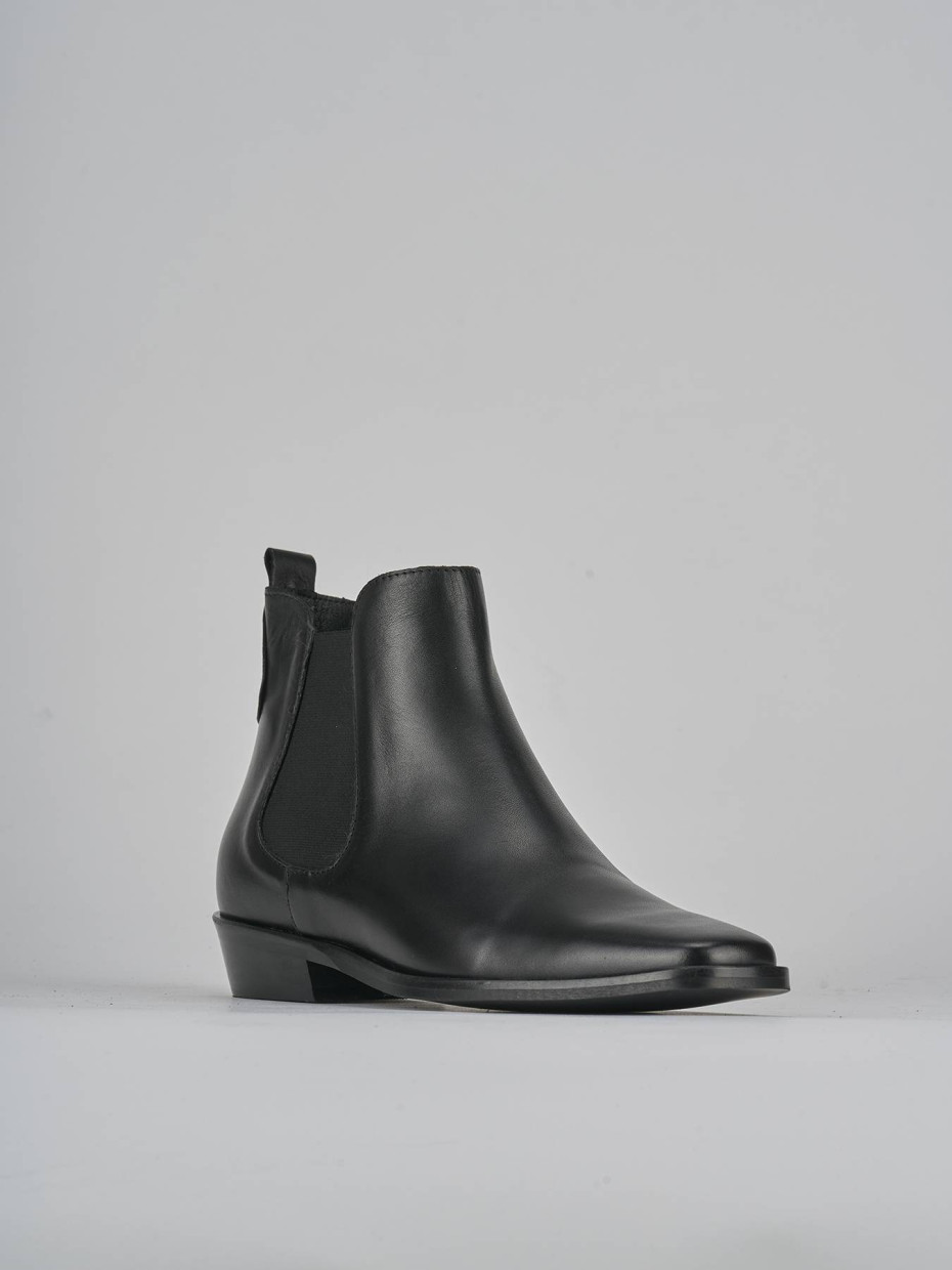 Stivaletti tacco 2cm pelle nero