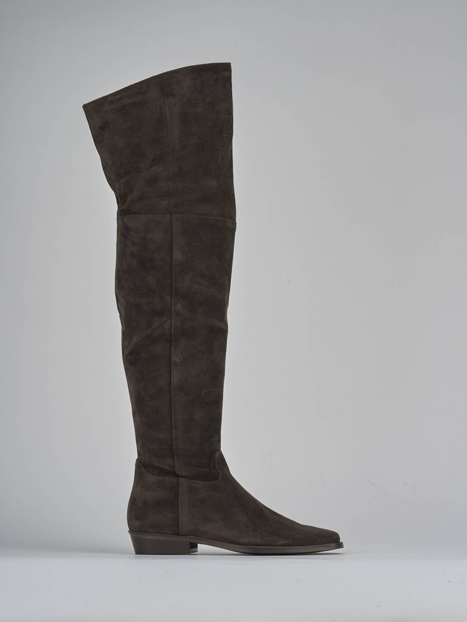 Botas de tacón bajo tacón 2 cm marrón oscuro ante