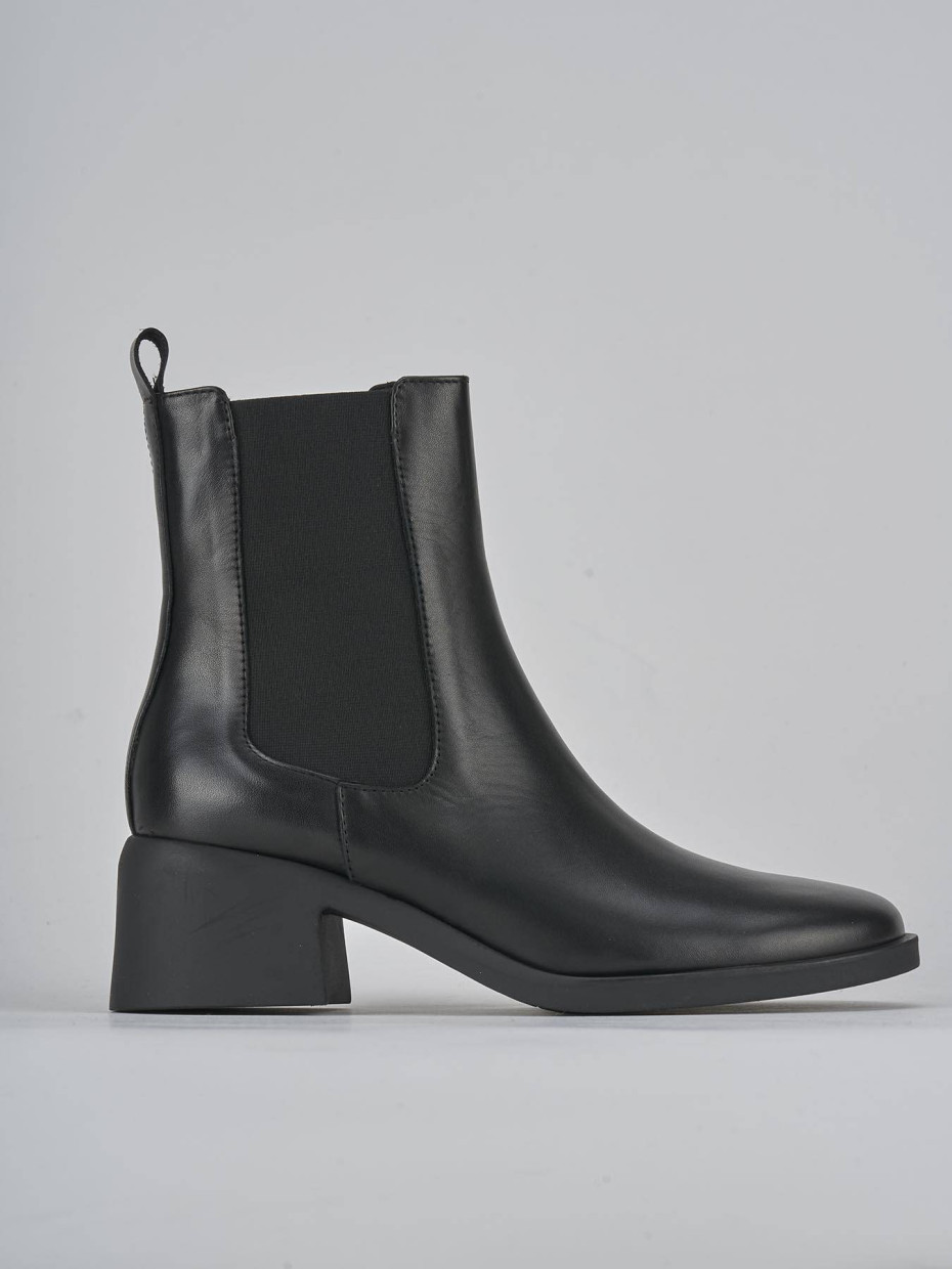 Low heel ankle boots heel 3 cm black leather