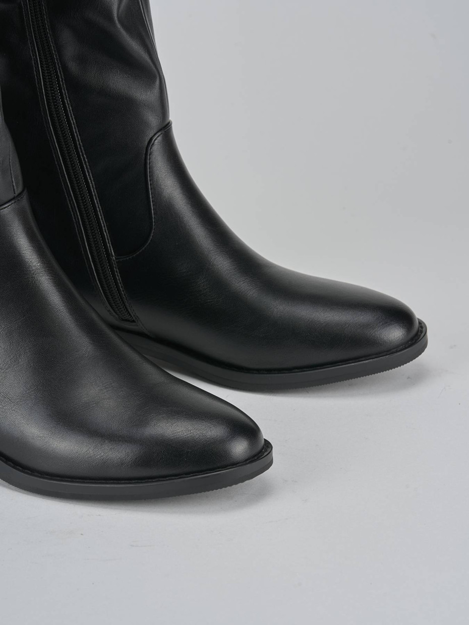 Low heel boots heel 2 cm black leather