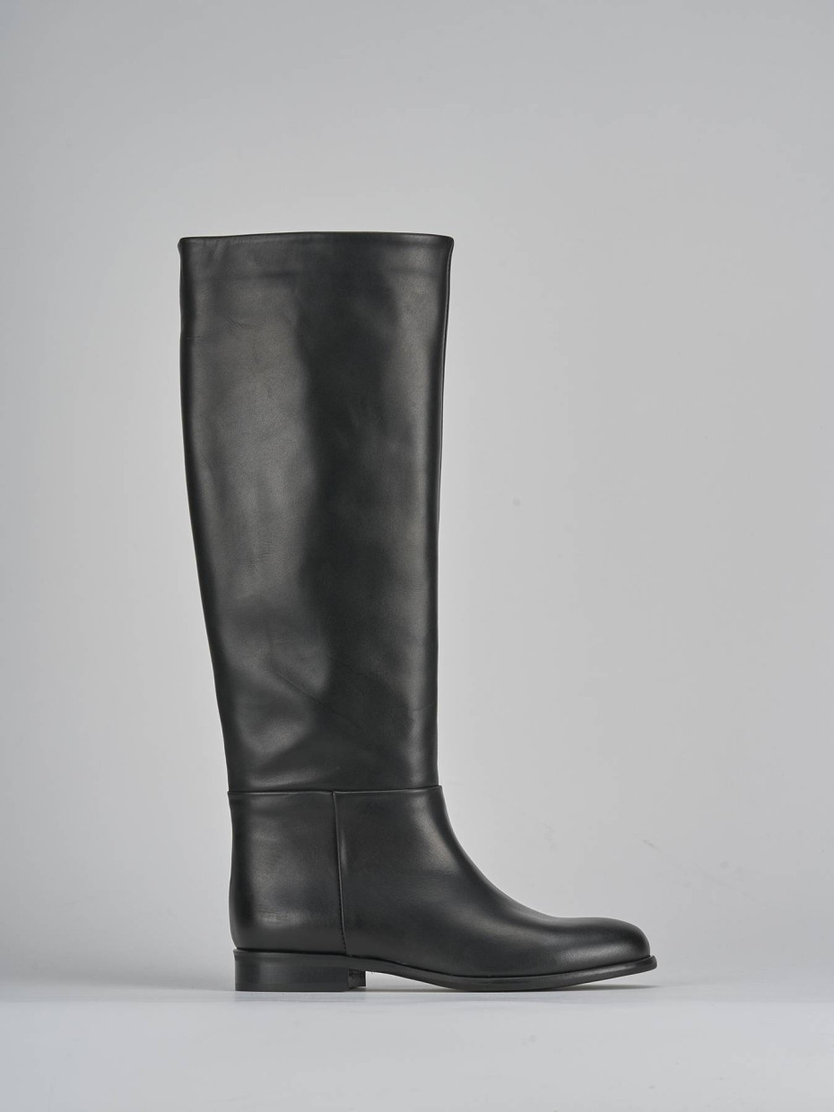 Low heel boots heel 2 cm black leather