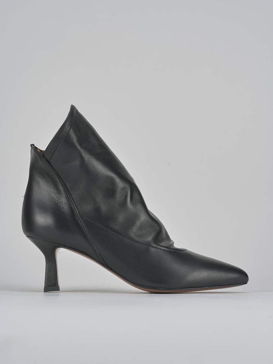 High heel ankle boots heel 5 cm black leather