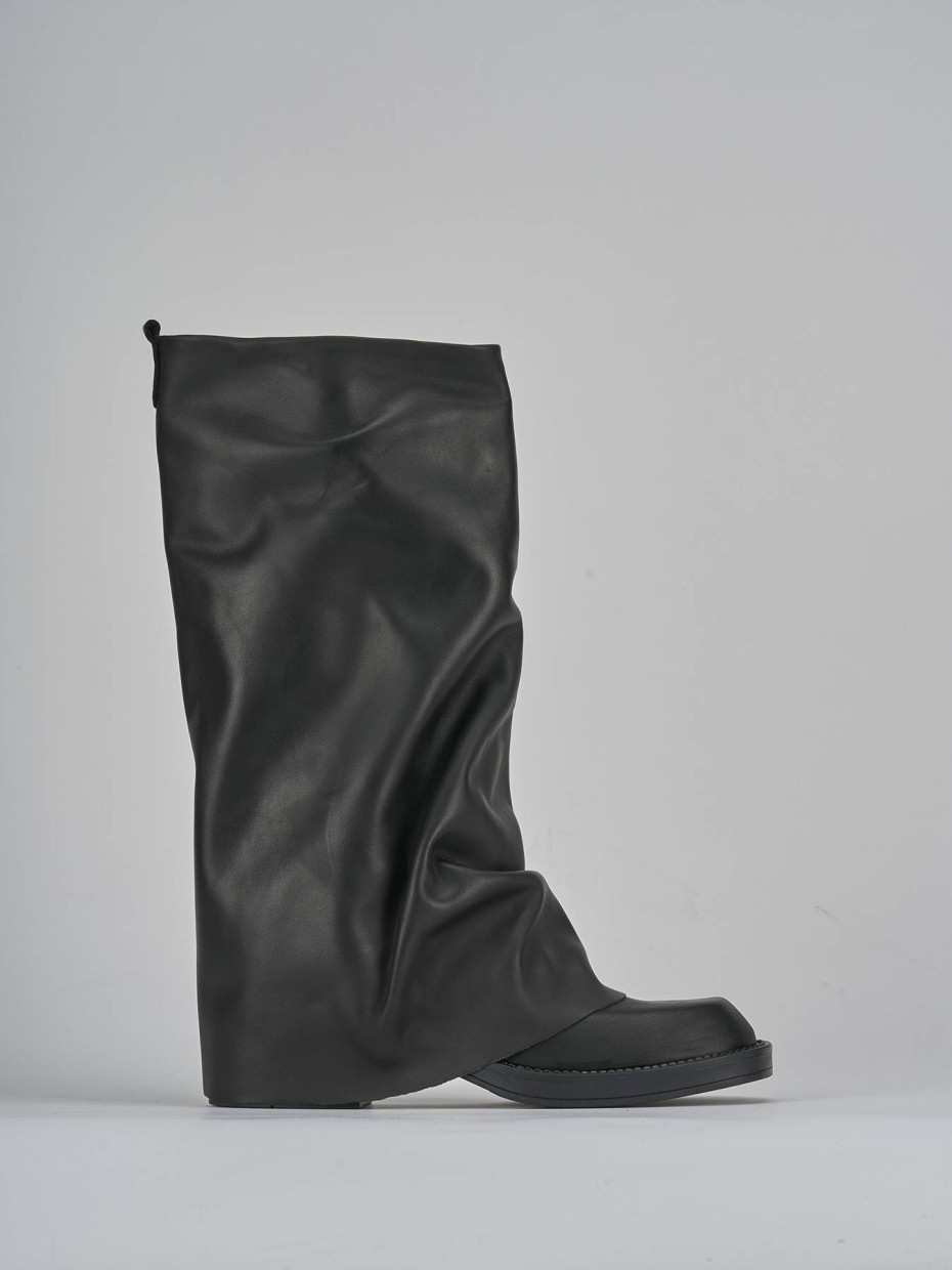 Low heel boots heel 3 cm black leather