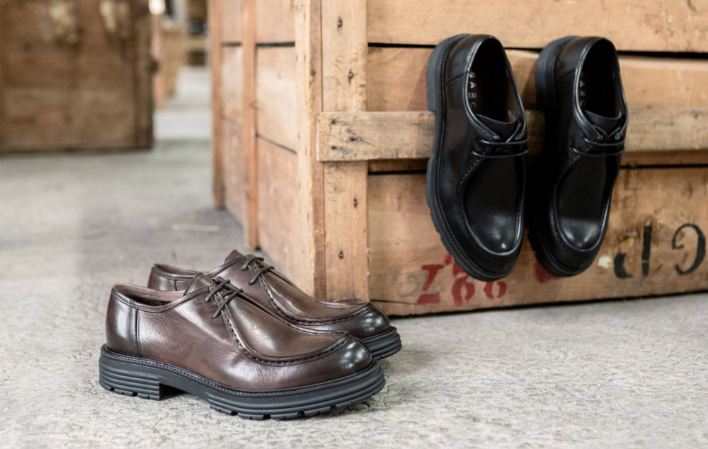 Zapatos de cordones marrón oscuro cuero
