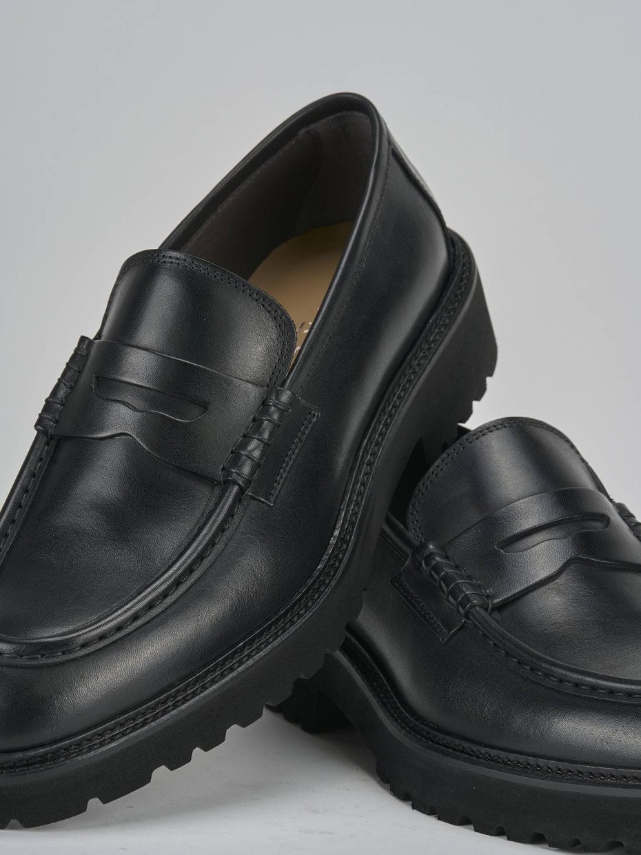 Mocasines negro cuero
