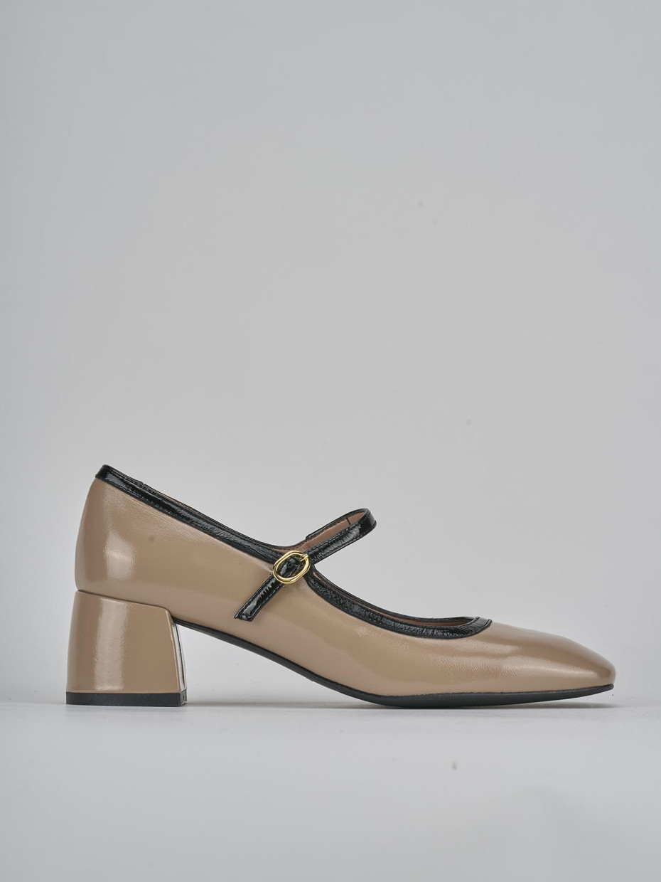 Pumps heel 5 cm beige patent