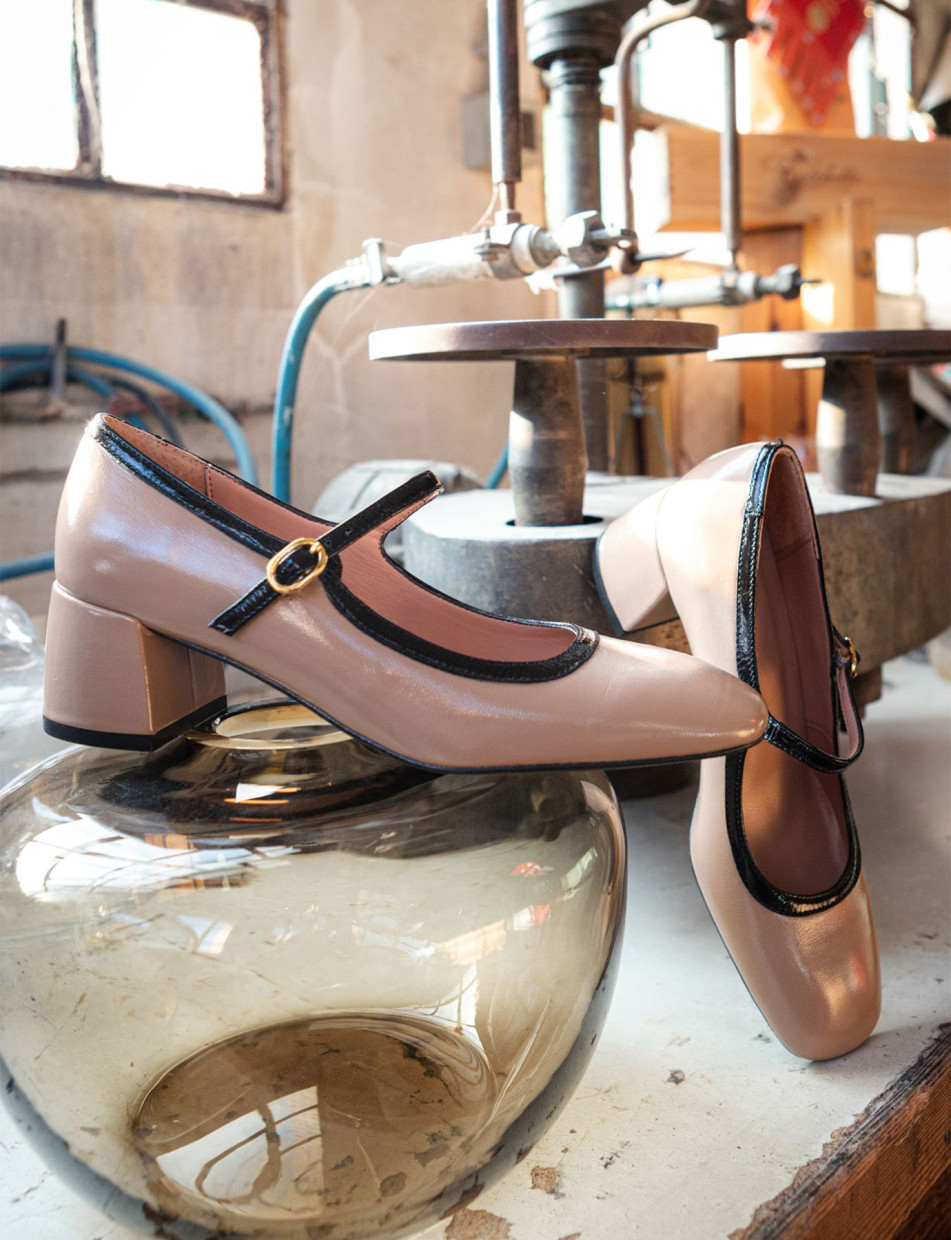 Pumps heel 5 cm beige patent