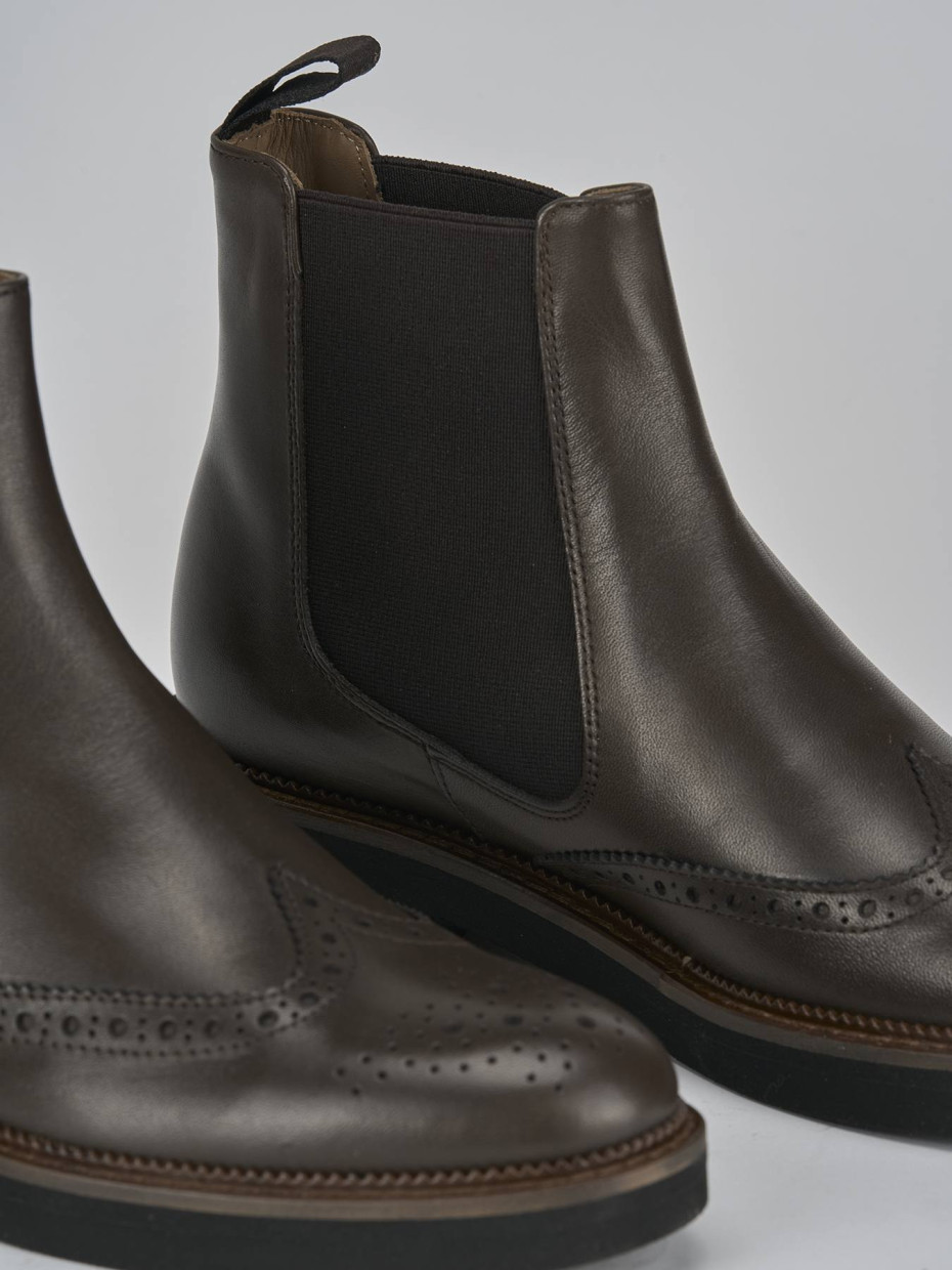 Stivaletto tacco 2 cm testa pelle
