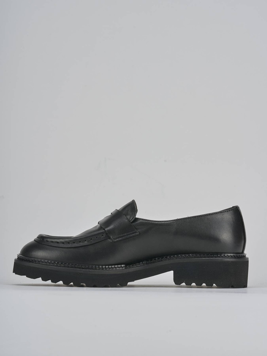 Mocasines tacón 2 cm negro cuero
