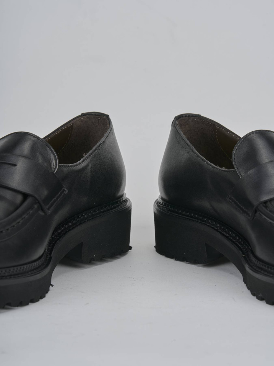 Mocasines tacón 2 cm negro cuero