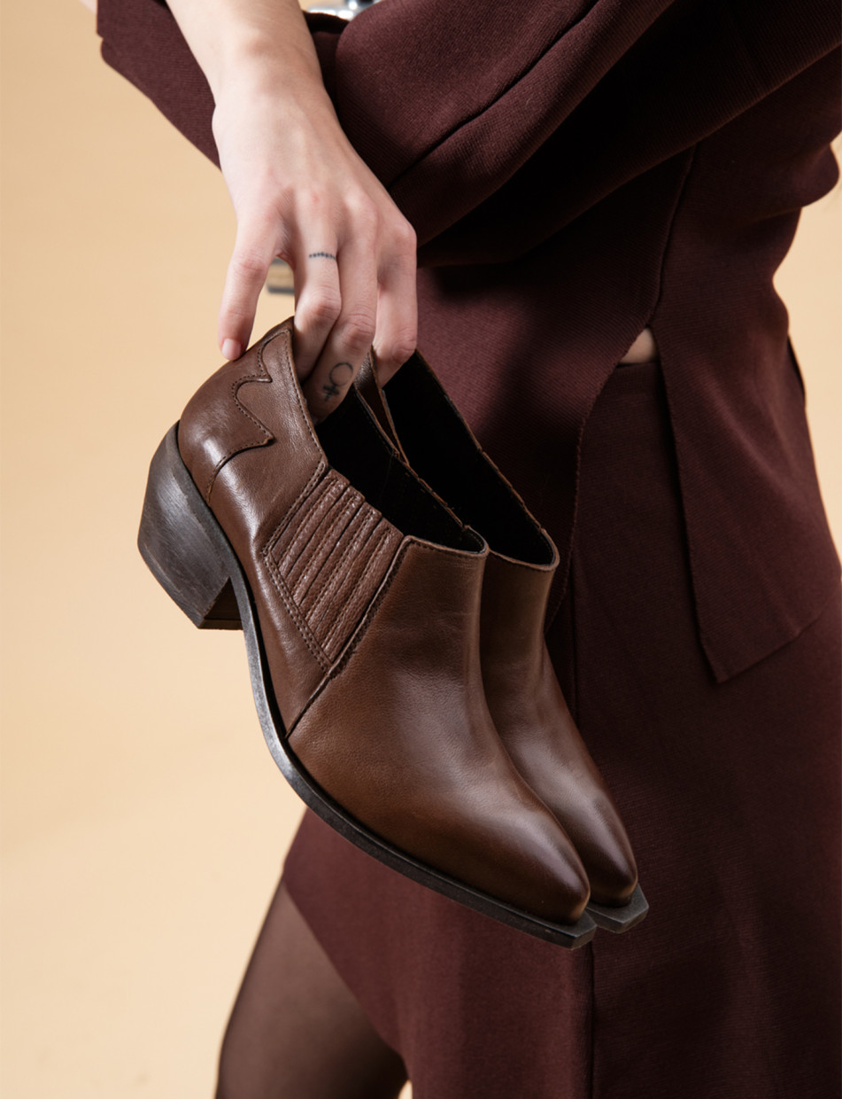 Botines de tacón alto tacón 5 cm beis cuero