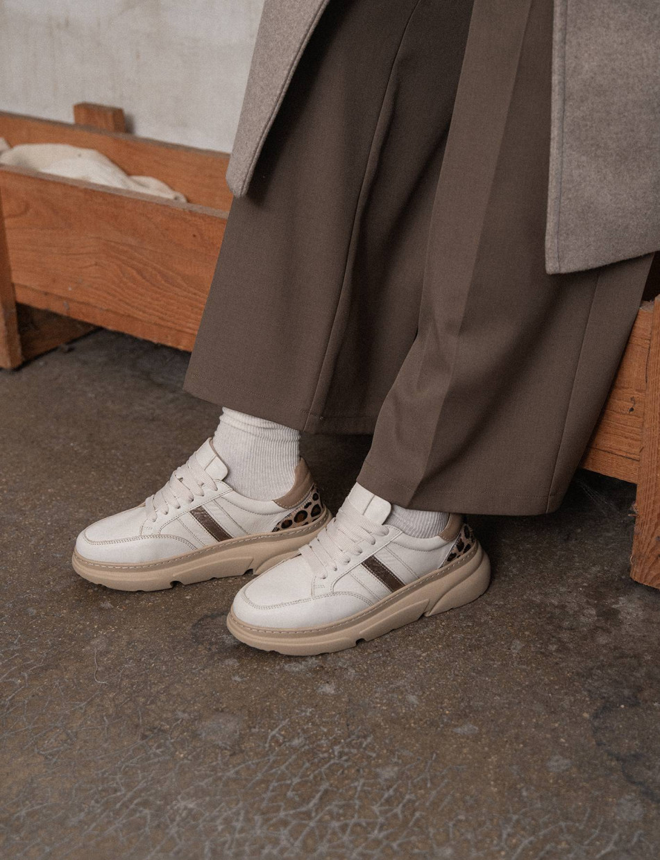 Zapatillas deportivas beis cuero