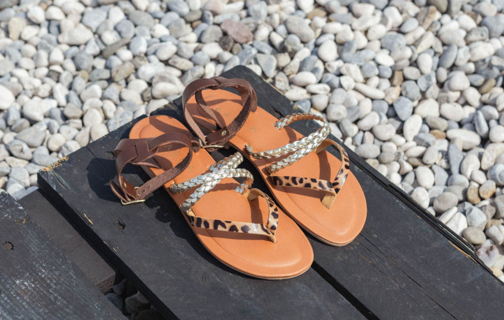 Sandalias de tacón bajo tacón 1 cm multicolor cuero