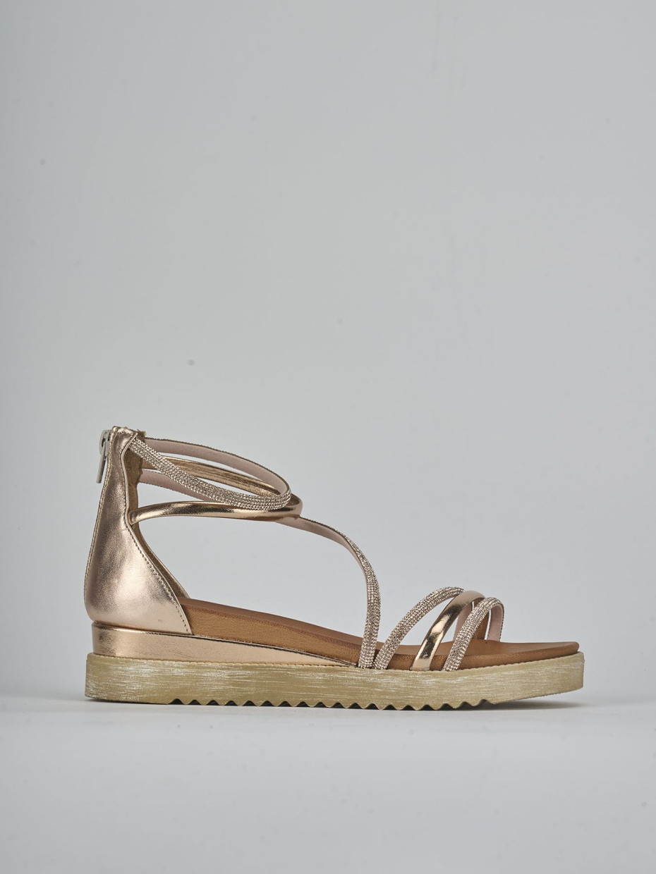 Sandalias de tacón bajo tacón 2 cm bronce cuero