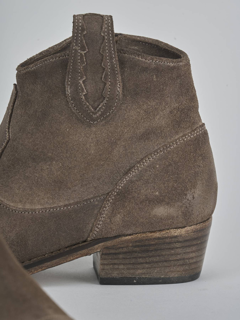 Botines de tacón bajo tacón 3 cm marrón oscuro ante