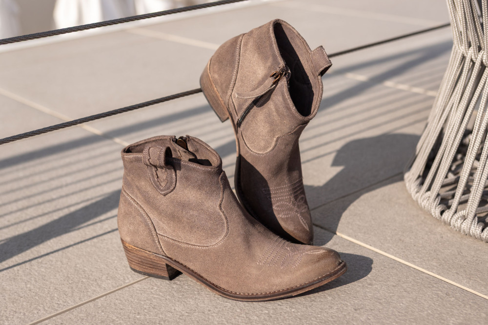 Botines de tacón bajo tacón 3 cm marrón oscuro ante