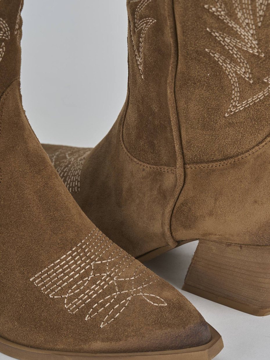 High heel boots heel 7 cm brown suede