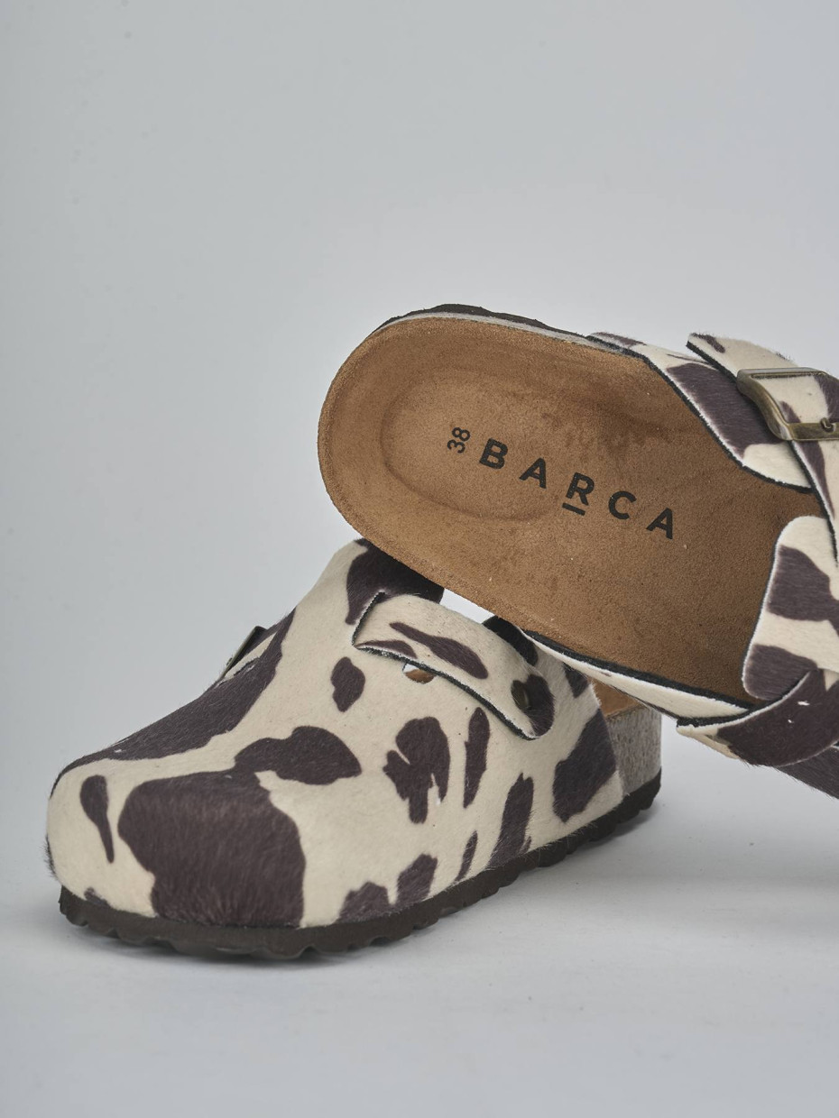 Zuecos con tacón tacón 1 cm marrón oscuro cuero de vaca con pelo