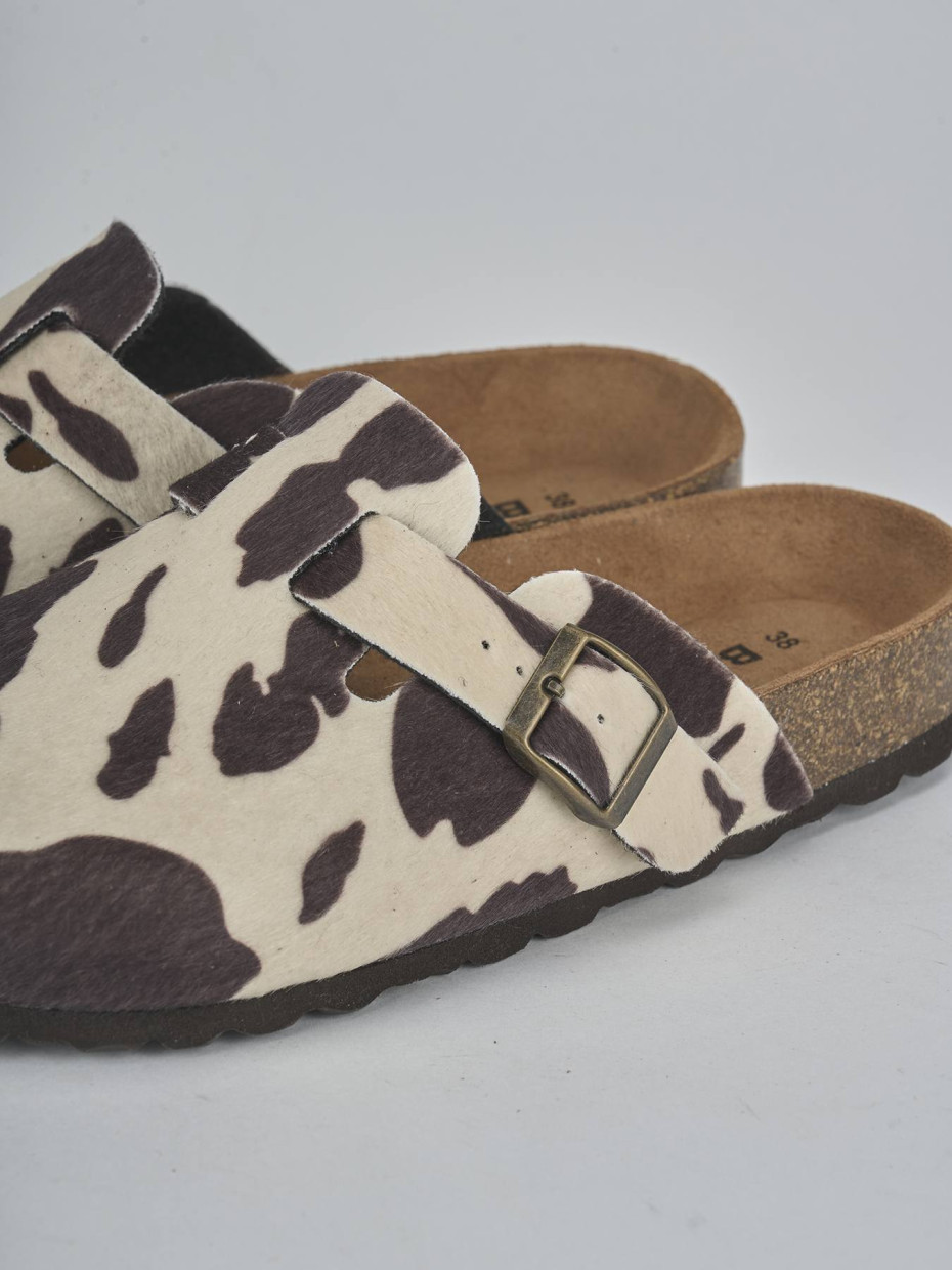 Zuecos con tacón tacón 1 cm marrón oscuro cuero de vaca con pelo