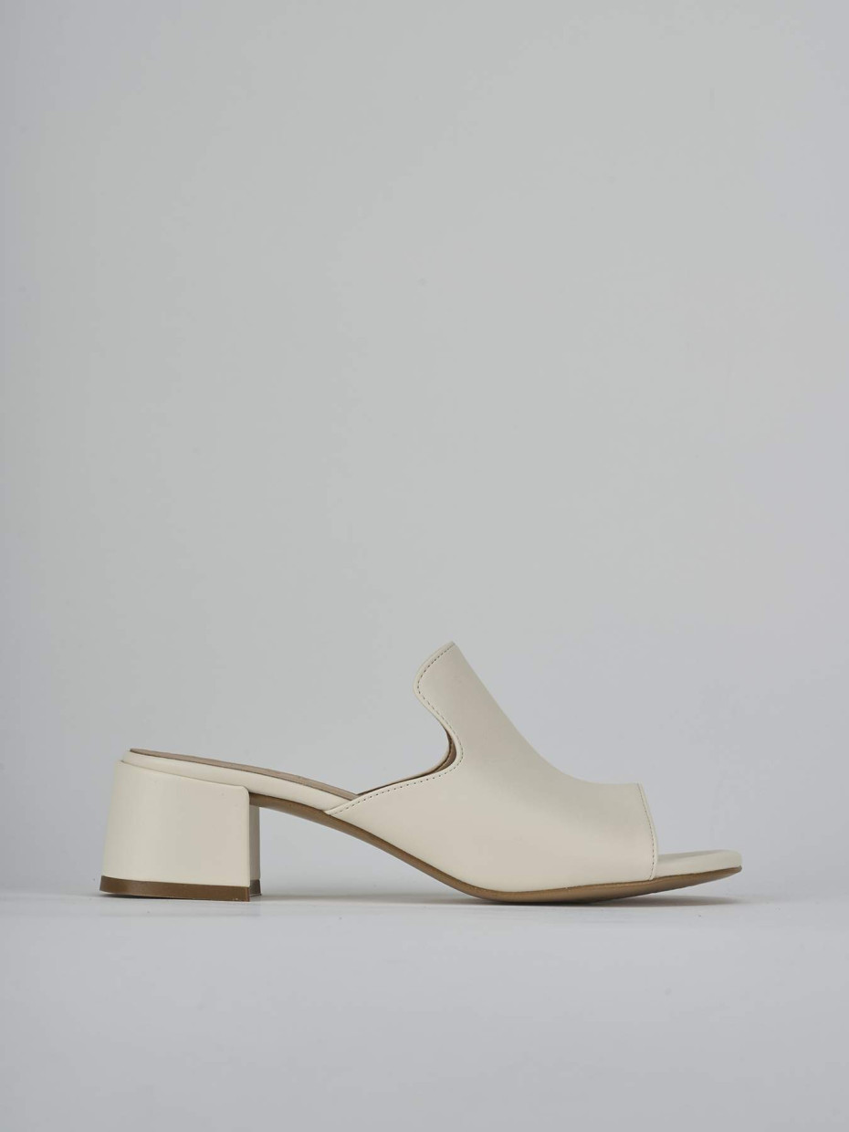 Mules tacón 5 cm beis cuero