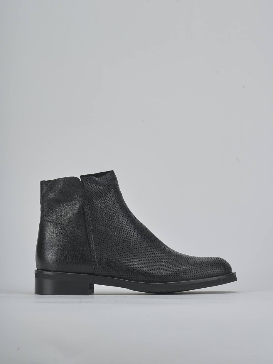 Low heel ankle boots heel 4 cm black leather