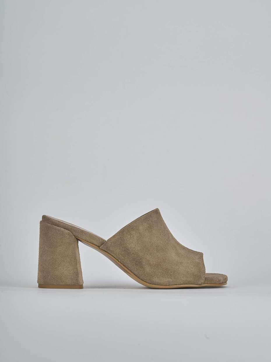 Mules tacón 7 cm marrón ante